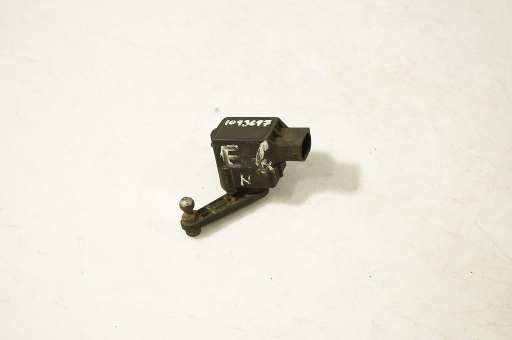 Headlight/headlamp level sensor (2)