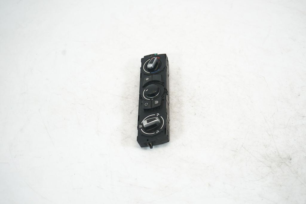 Climate control unit (4)