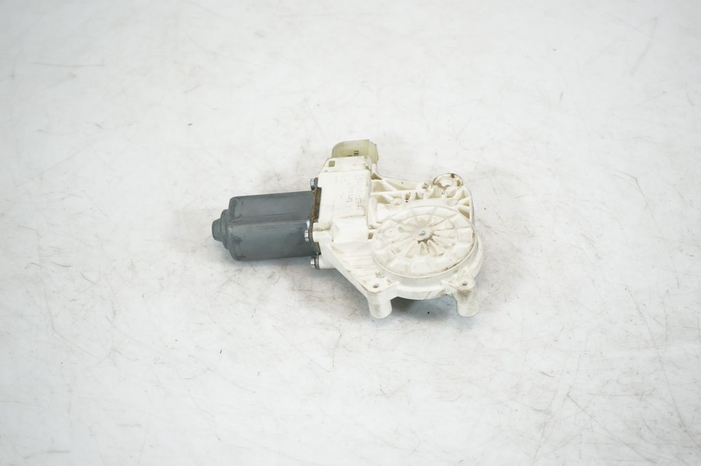 Front door window regulator with motor (5)