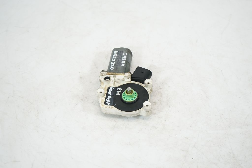 Rear door window regulator with motor (2)