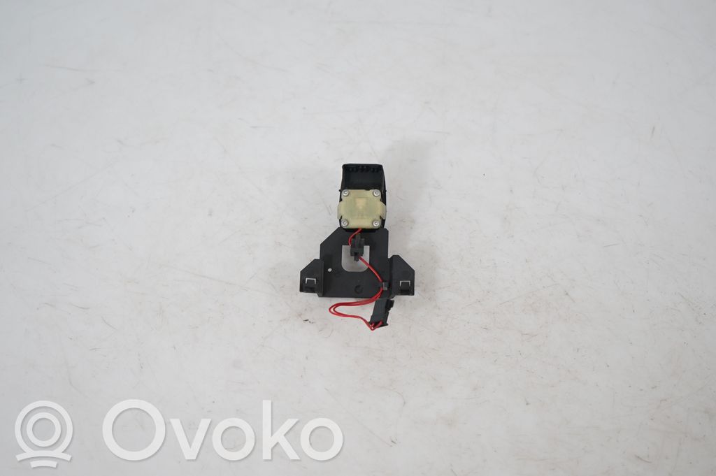 Steering wheel adjustment switch (6)