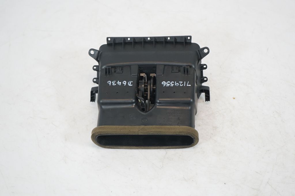 Rear air vent grill (5)