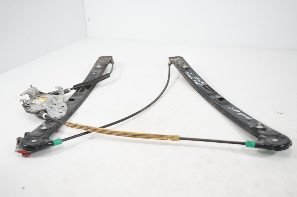 Front door window regulator with motor (7)