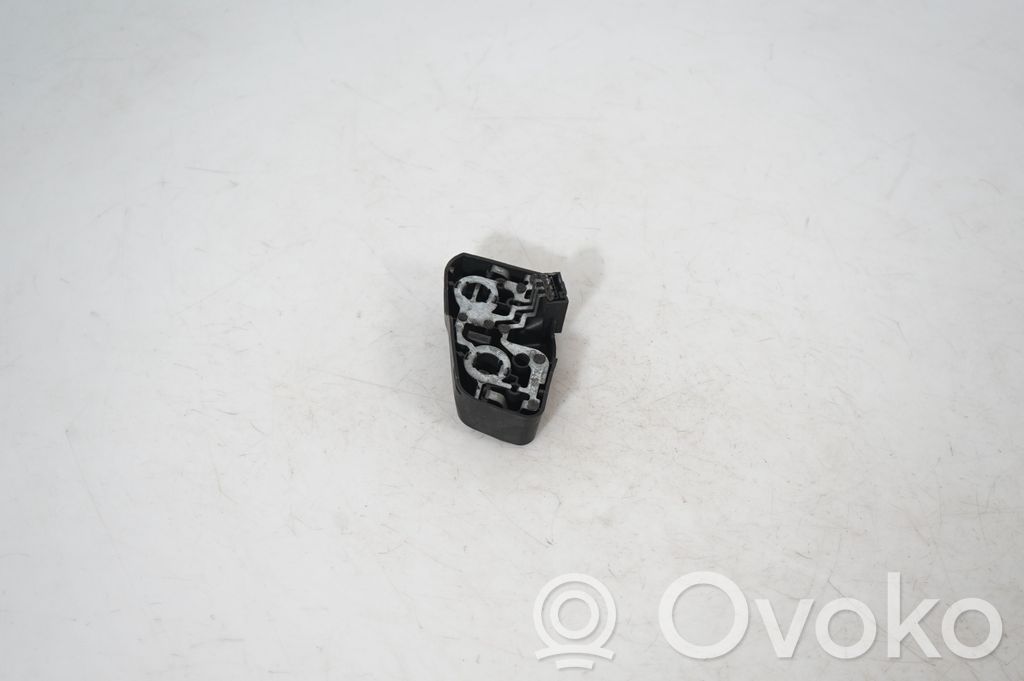 Tailgate rear/tail lights (4)