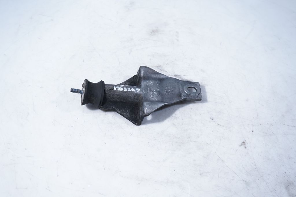 Gearbox mounting bracket (3)