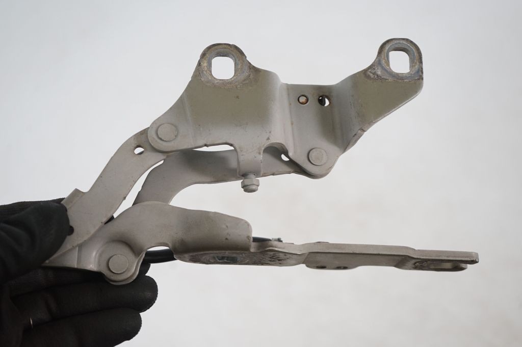 Engine bonnet/hood hinges (6)