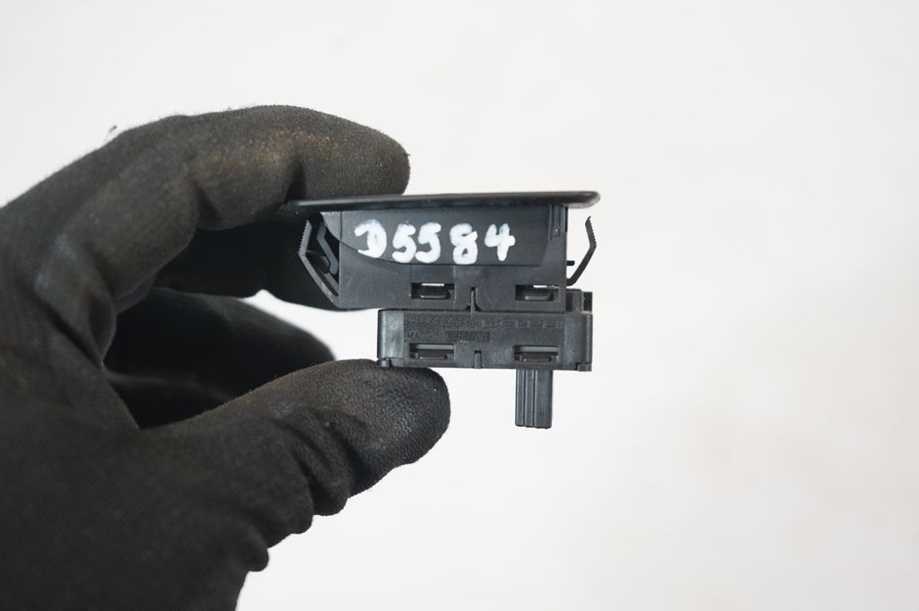 Electric window control switch (8)