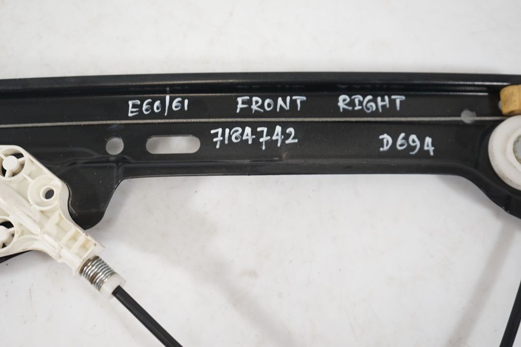 Front door window regulator with motor (9)