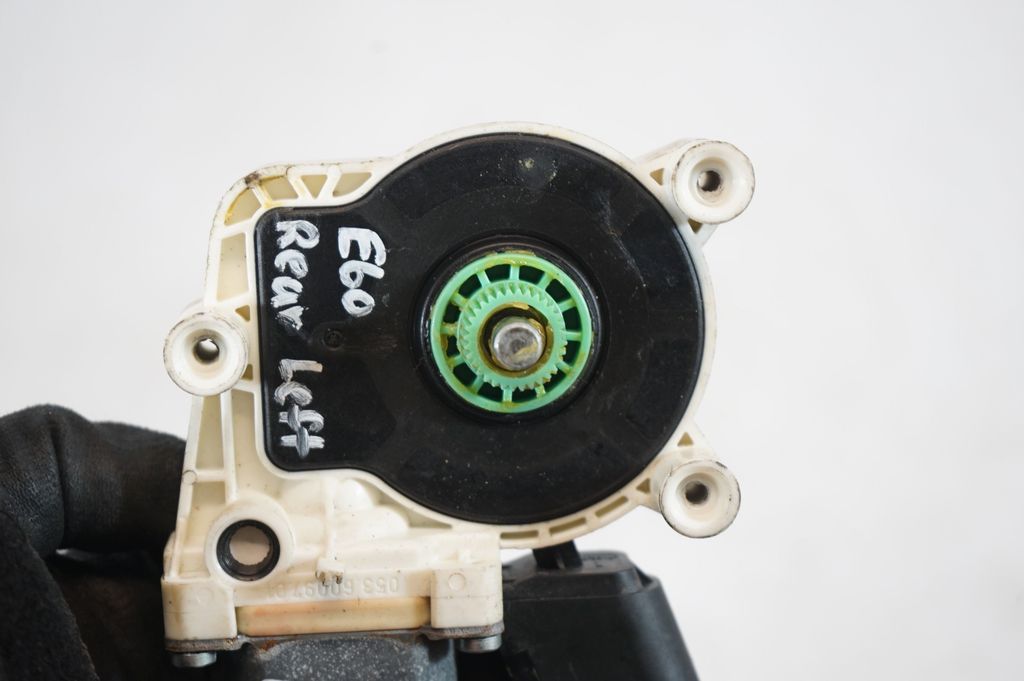 Rear door window regulator motor (7)