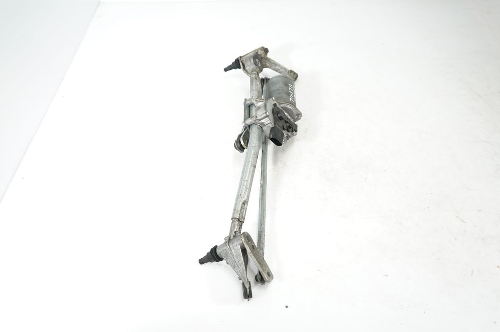 Front wiper linkage and motor (4)