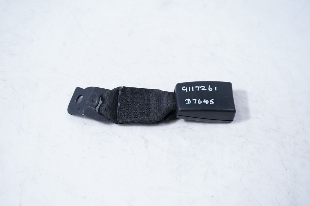 Rear seatbelt buckle