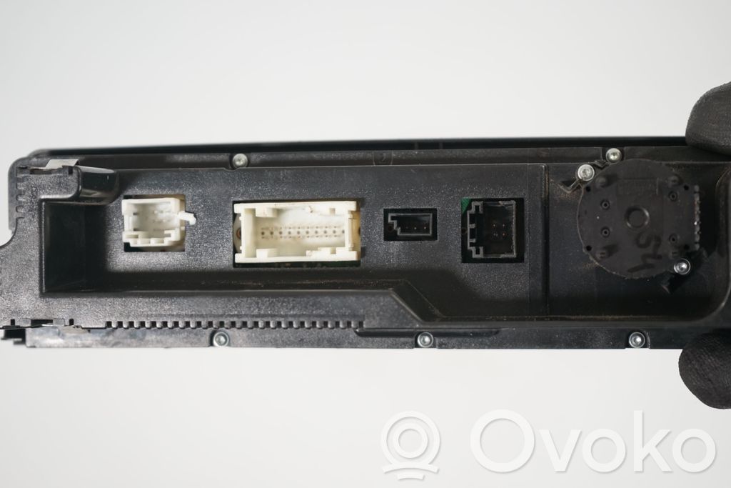 Climate control unit (6)
