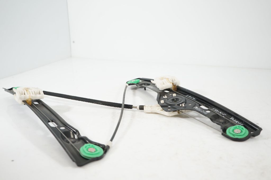 Front door window regulator with motor (7)