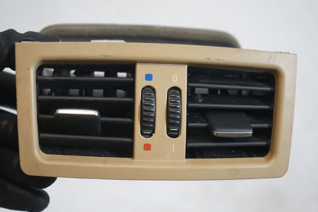 Rear air vent grill (7)