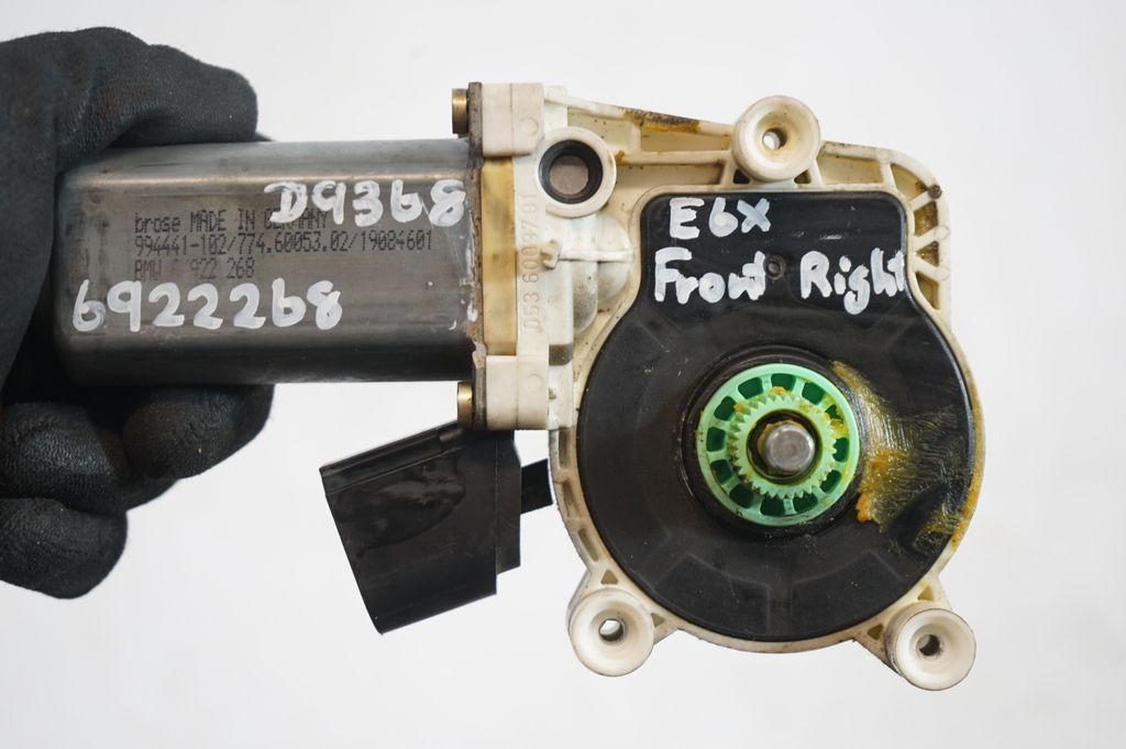 Front door window regulator with motor (8)