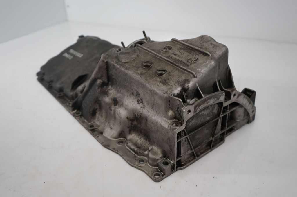 Oil sump (6)
