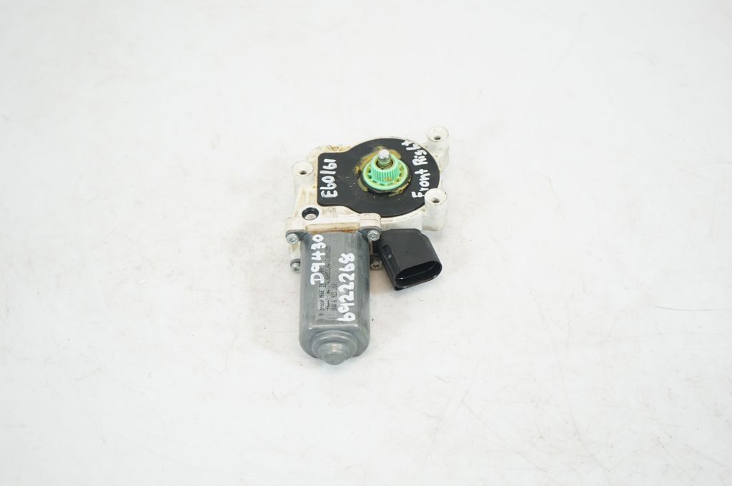 Front door window regulator with motor (4)