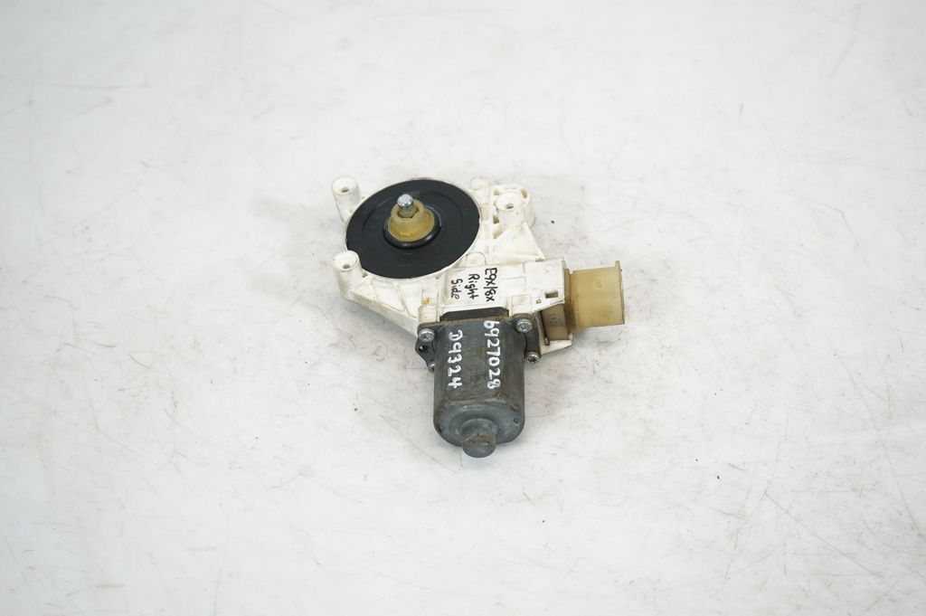 Front door window regulator with motor (2)