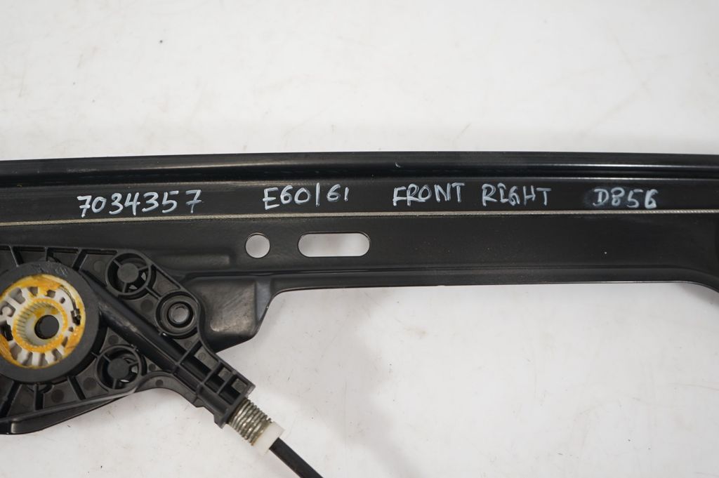 Front door window regulator with motor (8)