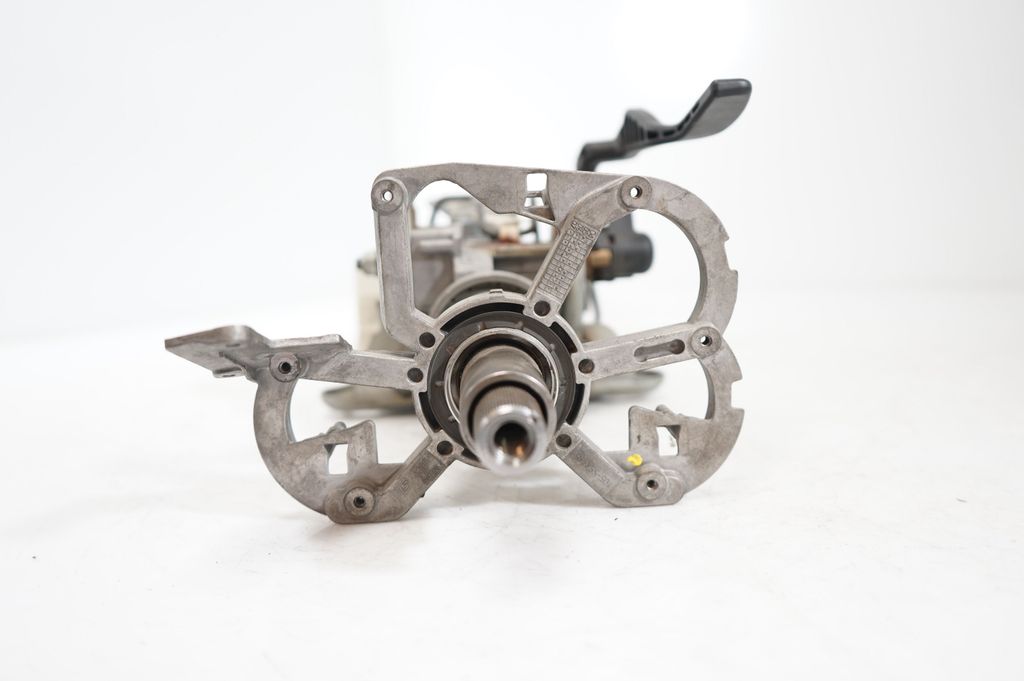 Steering wheel axle (8)