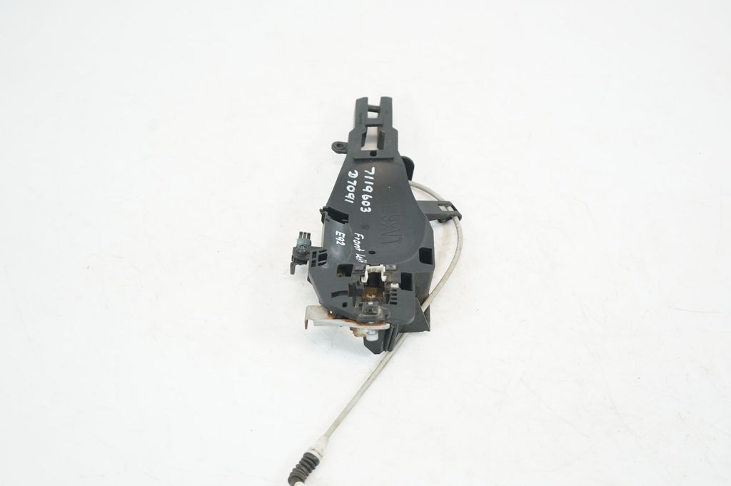 Front door coupe exterior handle/bracket (2)