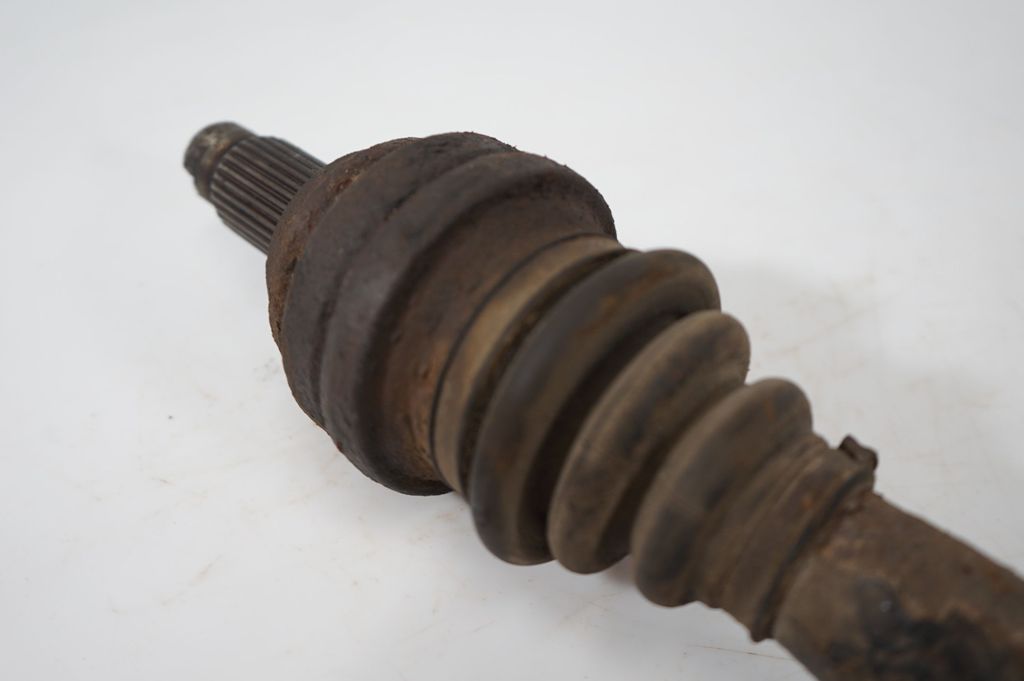 Rear driveshaft (7)