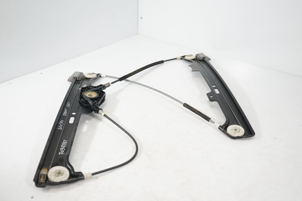 Front door window regulator with motor (7)