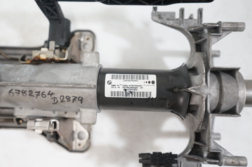 Steering wheel axle (8)