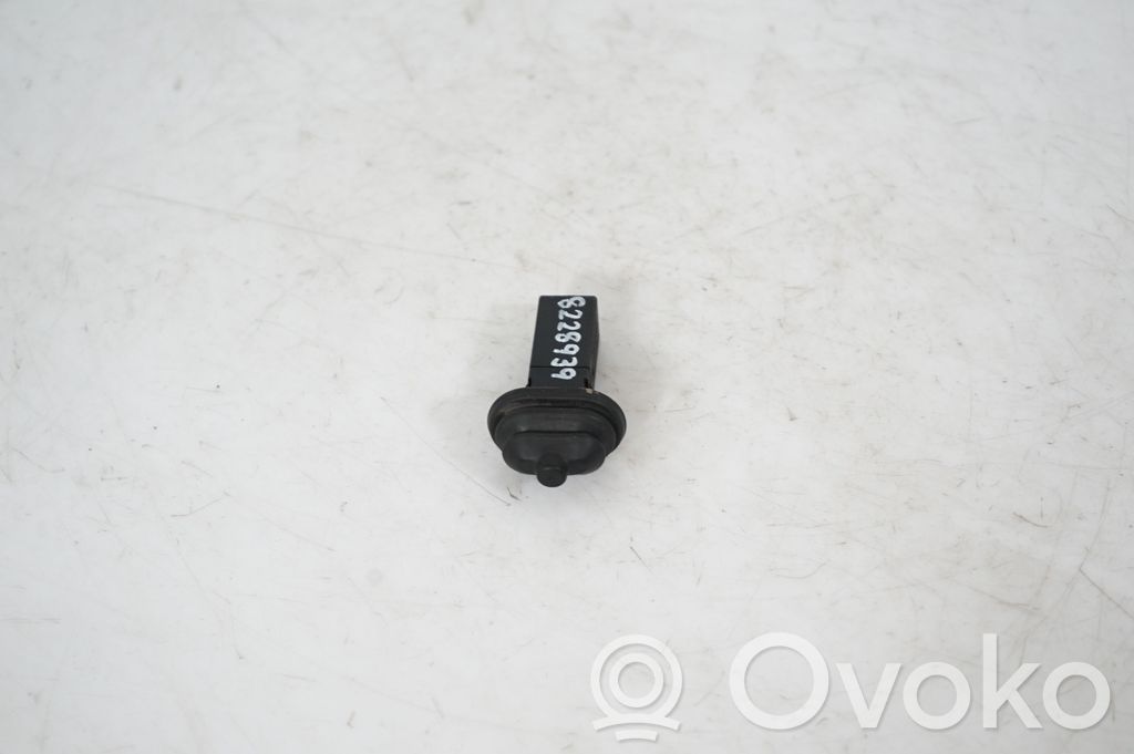 Fuel tank cap lock (2)