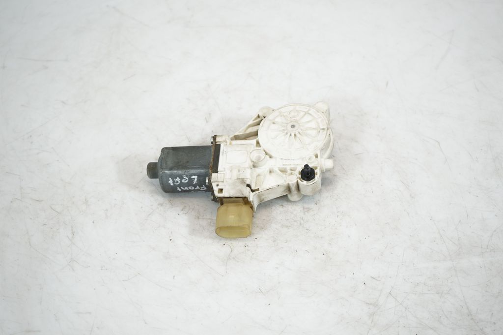 Front door window regulator with motor (5)