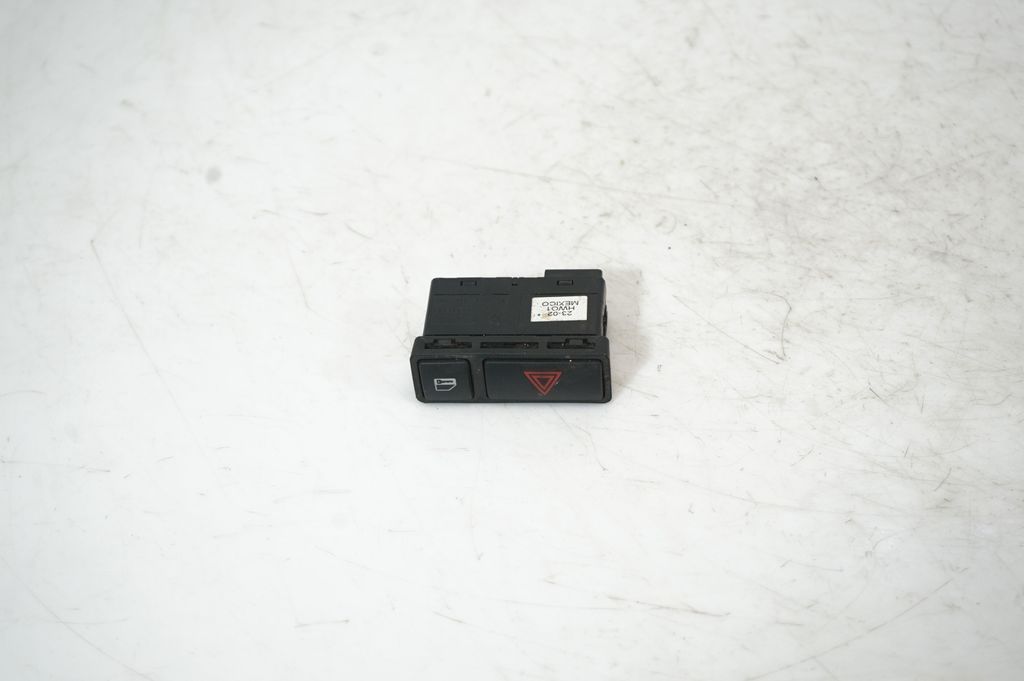 Hazard light switch (5)