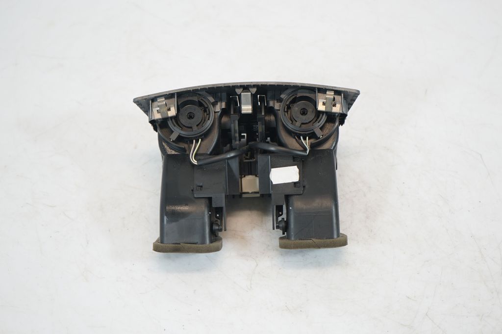 Rear air vent grill (3)