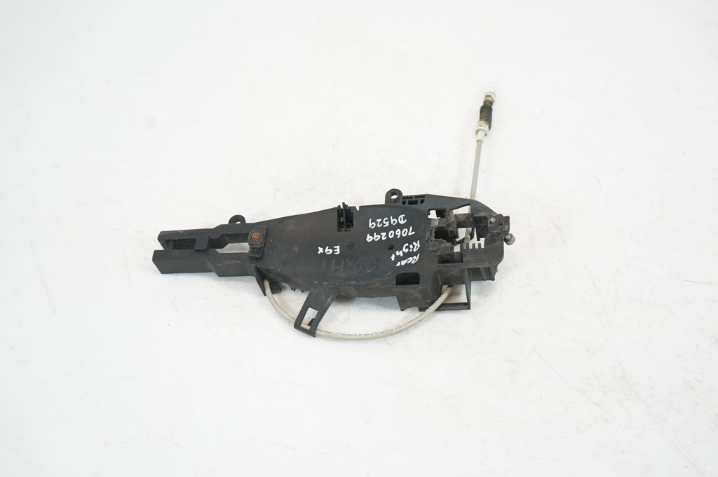 Rear door exterior handle/bracket (3)