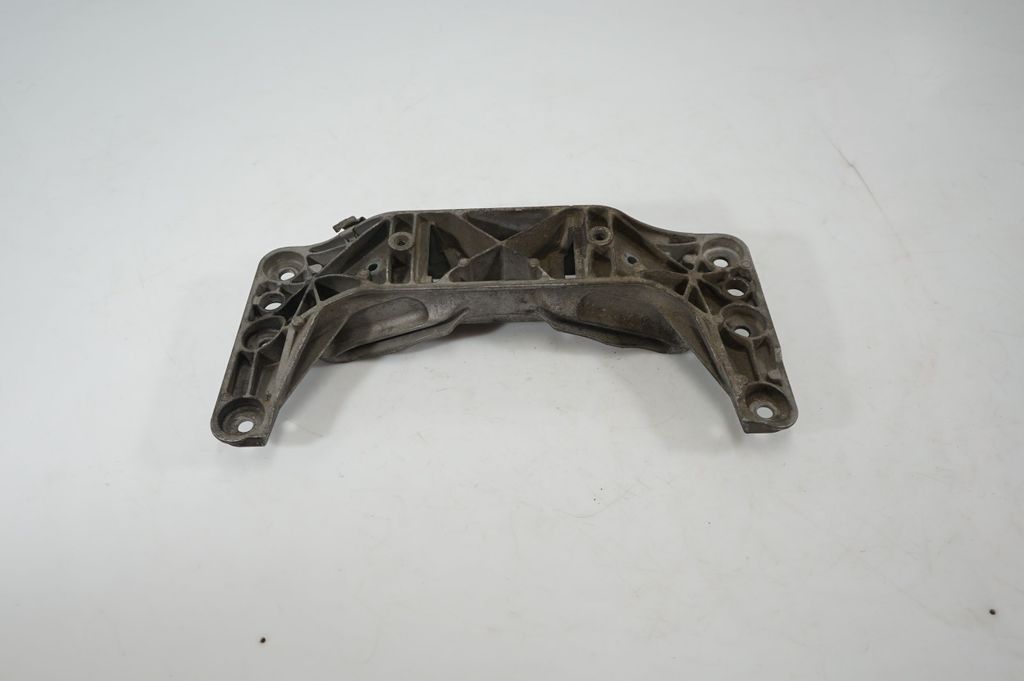 Gearbox mounting bracket (3)