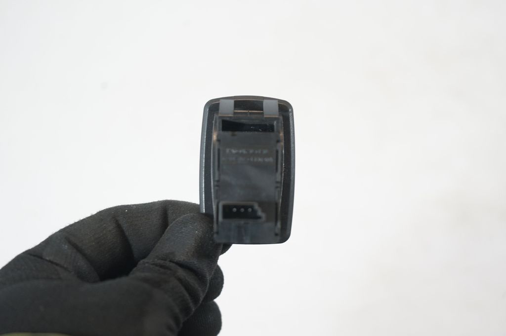 Hazard light switch (6)