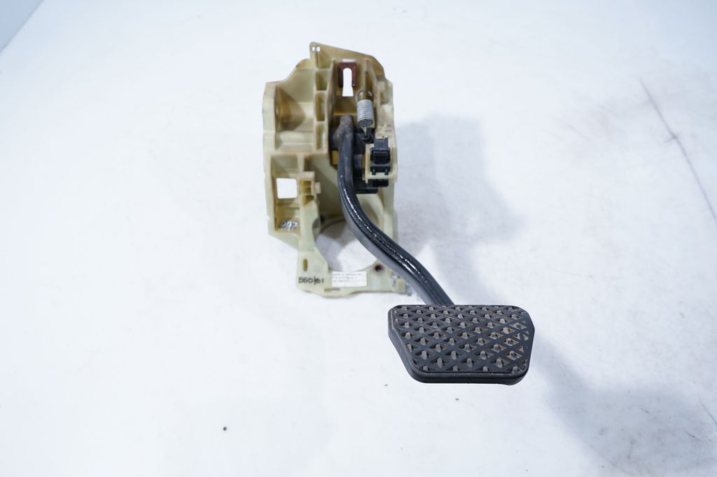 Brake pedal (4)