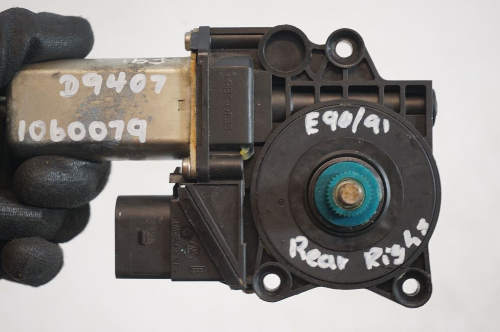 Rear door window regulator with motor (8)