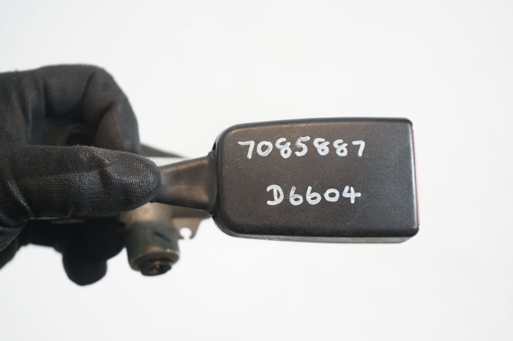 Rear seatbelt buckle (9)