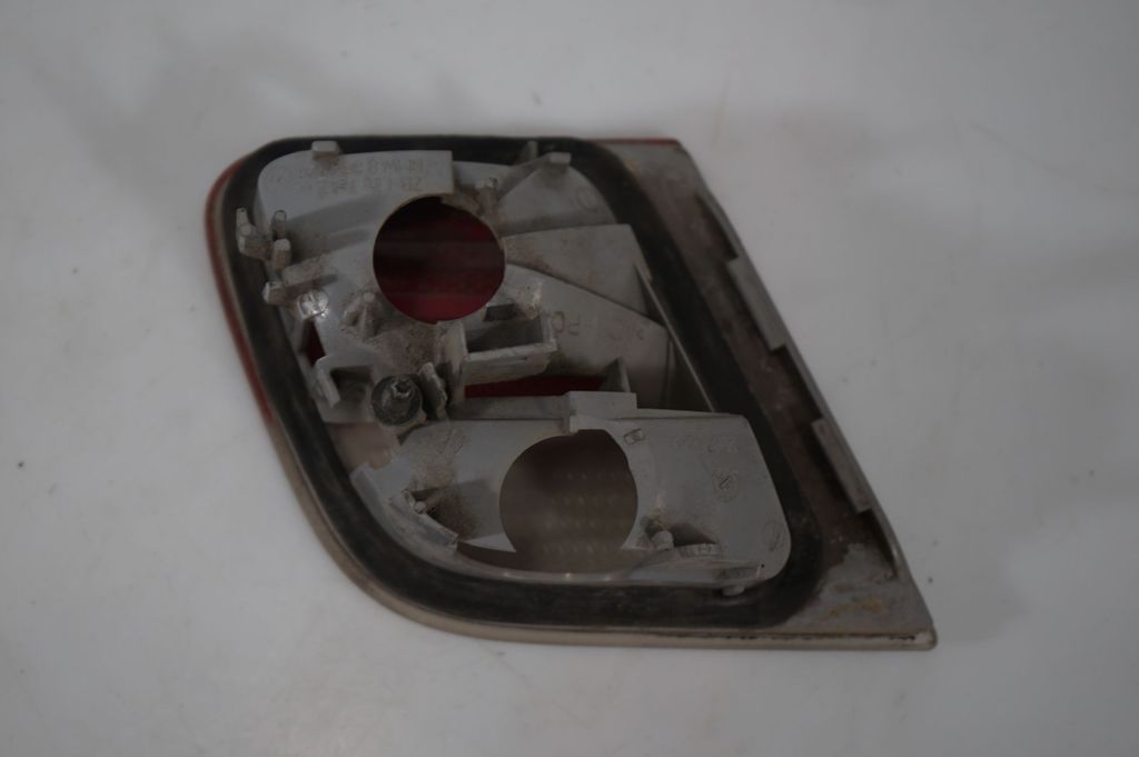 Tailgate rear/tail lights (7)