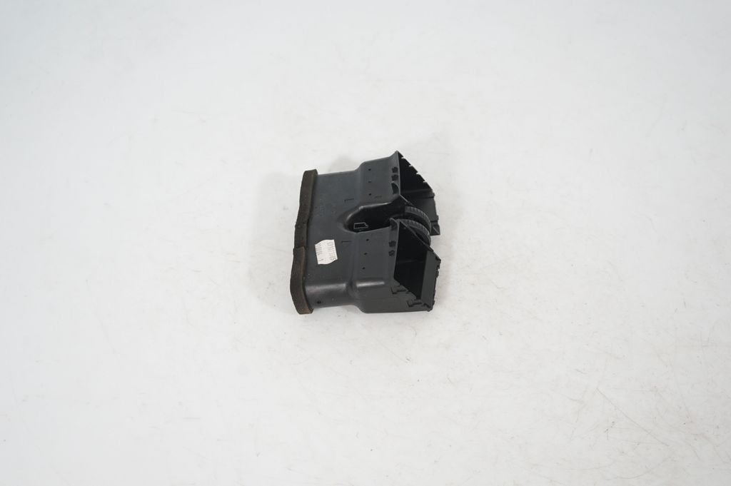 Rear air vent grill (4)