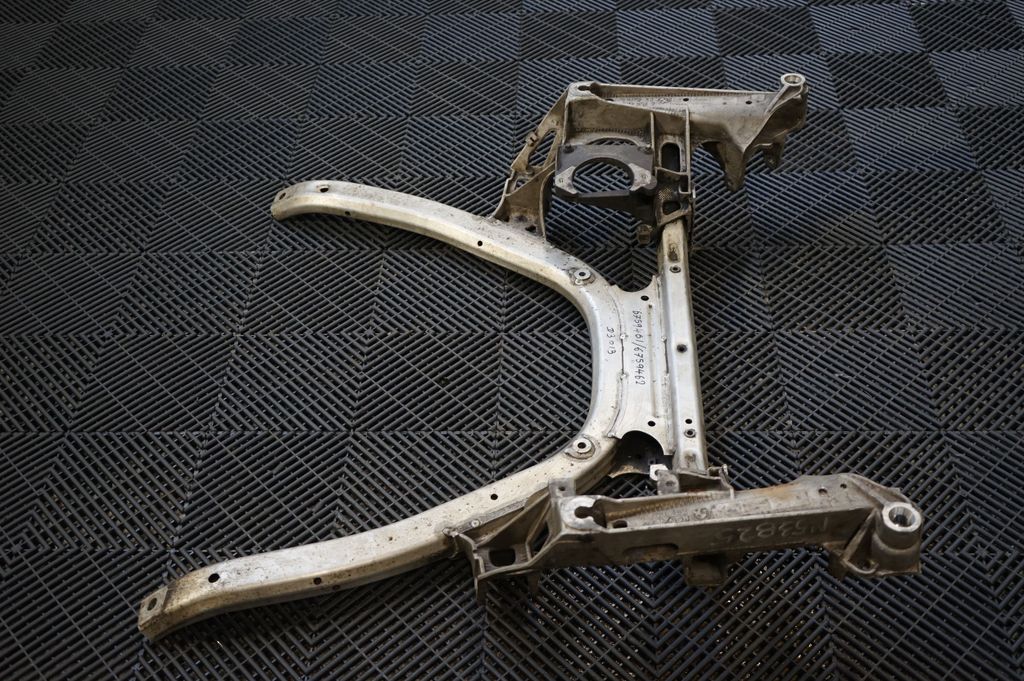 Front subframe (2)