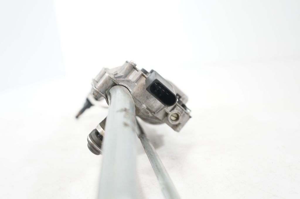 Front wiper linkage and motor (8)