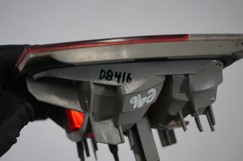 Tailgate rear/tail lights (8)