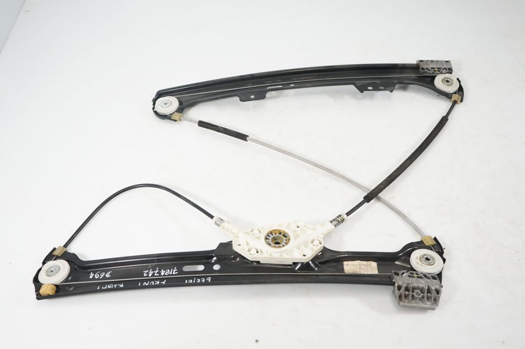 Front door window regulator with motor (3)