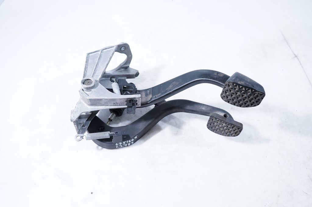 Pedal assembly (6)