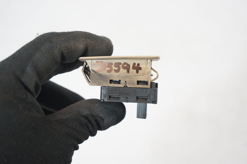 Electric window control switch (8)