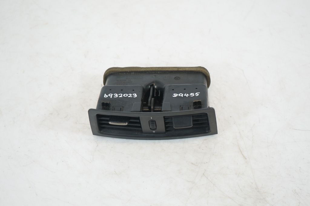 Rear air vent grill (5)