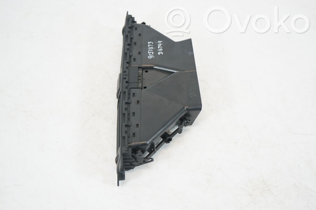 Dash center air vent grill (2)