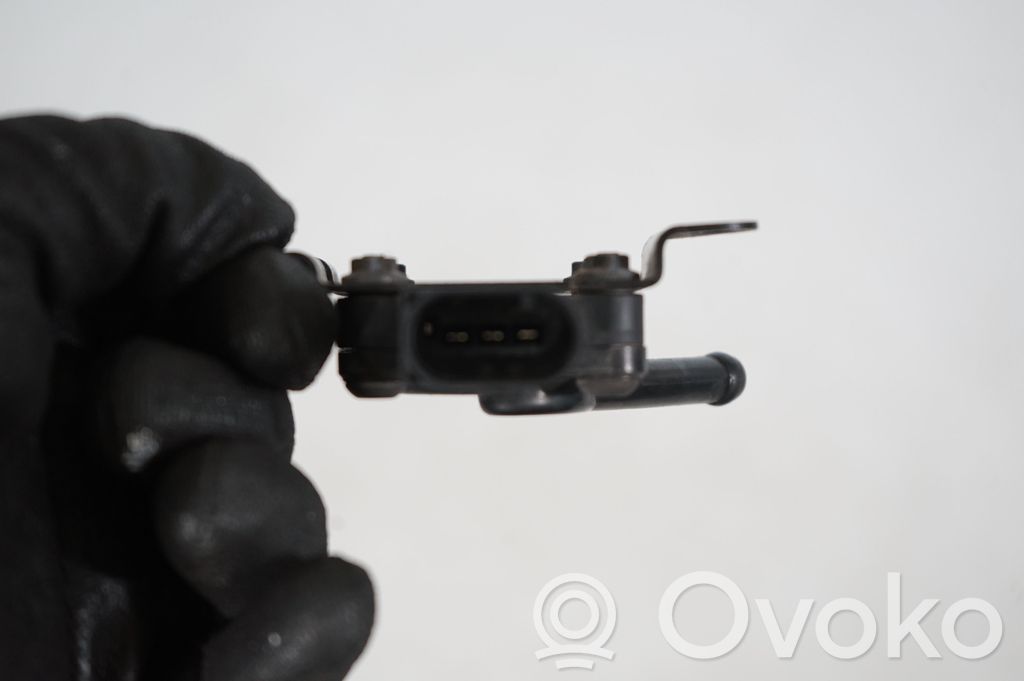 Exhaust gas pressure sensor (7)