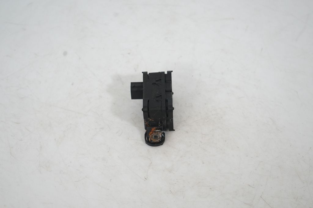 ABS wheel speed sensor (9)